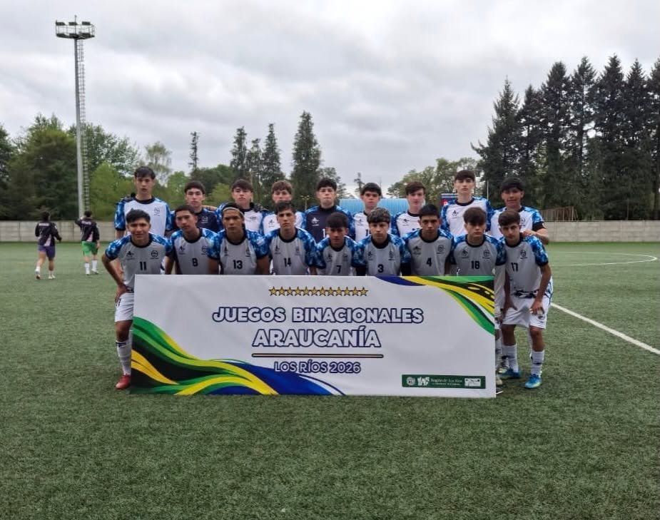 Delegación santacruceña de fútbol en los Juegos Binacionales de la Araucanía 2026.