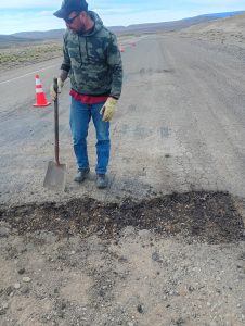 Se realizan mantenimiento con bacheos en Ruta Nacional N°40 Norte