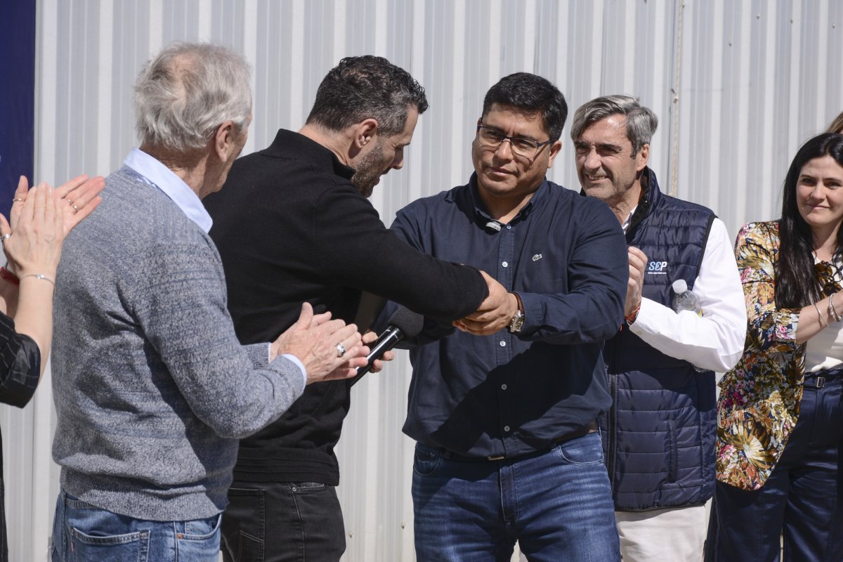El gobernador Claudio Vidal dejó inaugurado el Centro Logístico de AMA Oils en Río Gallegos.