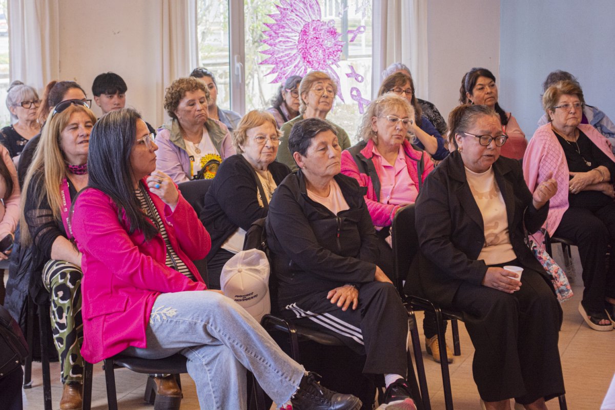 Jornada de concientización sobre el cáncer de mama en Recuerdos Compartidos