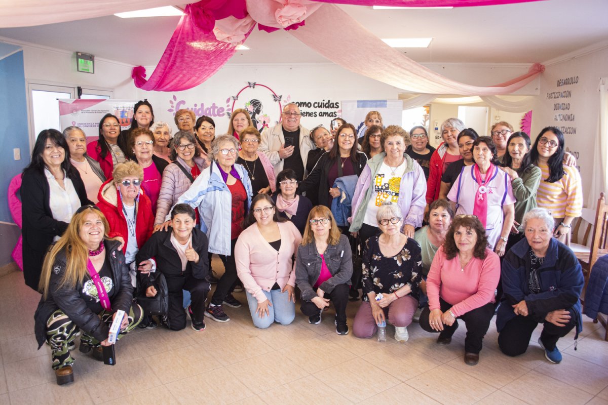 Jornada de concientización sobre el cáncer de mama en Recuerdos Compartidos