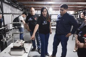 La Casa del Uniforme abrió las puertas de su taller textil en la SAU 