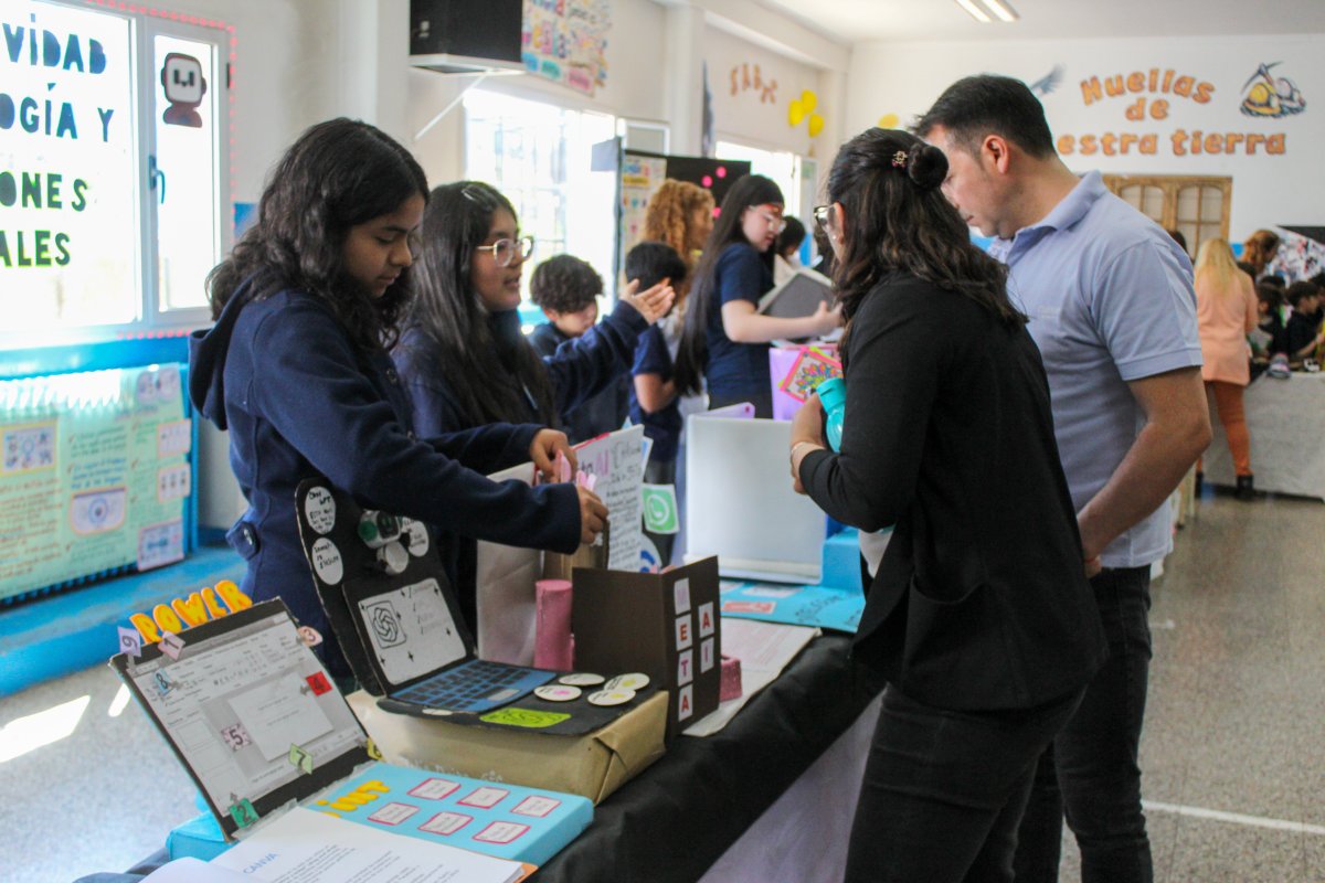 La XVI Feria de Ciencias del Colegio Santa Bárbara reunió a la comunidad de Río Turbio