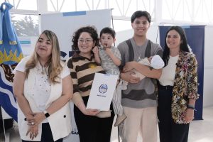 Gabriel uno de los primeros bebés que tiene su partida de nacimiento digital
