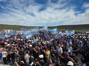 Santa Cruz puso en marcha el tercer equipo perforador y Quintana invertirá USD 10 millones en cinco pozos