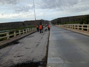 Vialidad realiza trabajos de bacheo en Puente Chico sobre la Ruta Nacional Nº 3