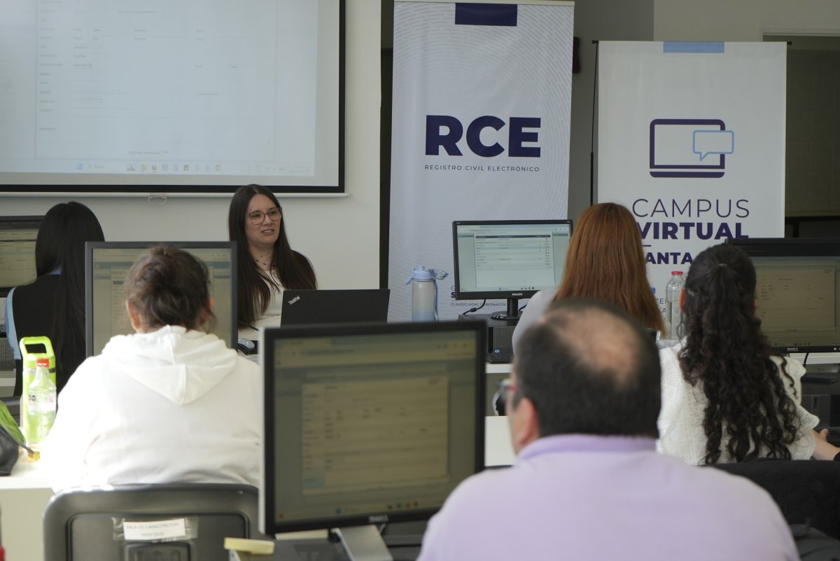 Provincia capacita a trabajadores del Registro Civil para implementar el sistema electrónico de nacimientos