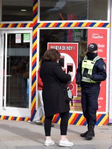 Dispositivo de Seguridad para que solo circulen peatones autorizados por el DNI