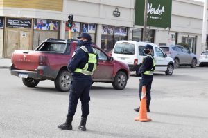 Dispositivo de Seguridad para que solo circulen peatones autorizados por el DNI