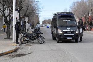 Dispositivo de Seguridad para que solo circulen peatones autorizados por el DNI