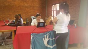 Familias del interior reciben la Tarjeta AlimentAR
