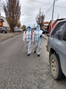 Agentes sanitarios visitan puerta a puerta el Barrio Germán Vidal en Río Gallegos