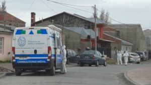 Agentes sanitarios visitan puerta a puerta el Barrio Germán Vidal en Río Gallegos