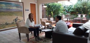 Alicia junto al intendente de la capital santacruceña