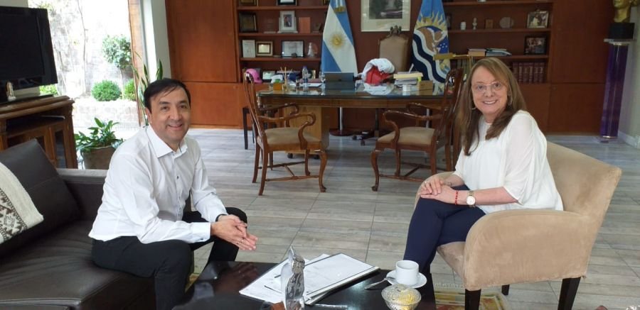 Alicia junto al intendente de la capital santacruceña