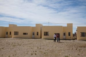 Autoridades Provinciales recorrieron los avances de obra del Barrio Santa Cruz en Río Gallegos