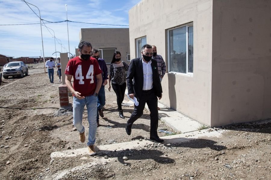 Autoridades Provinciales recorrieron los avances de obra del Barrio Santa Cruz en Río Gallegos