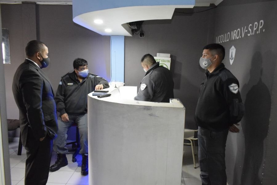 Seguridad recorrió los módulos penitenciarios y entregó equipamiento