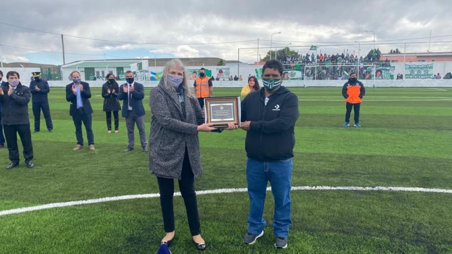 Fuerte inversión social para fortalecer a familias y al deporte en Puerto Santa Cruz