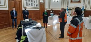 Alicia participó de la entrega de indumentaria a personal de la Dirección de Búsqueda y Rescate
