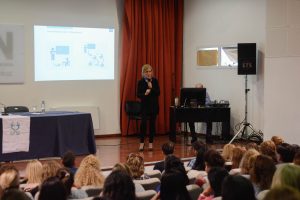 Gvirtz: “La escuela nos tiene que permitir garantizar soberanía tecnológica en el país”