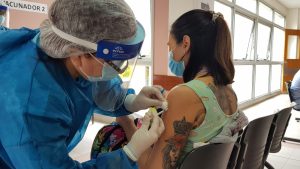 En Caleta Olivia también se vacunó a personal médico del Hospital Zonal