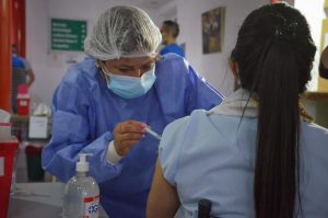 El personal de primera línea del Hospital Distrital Pico Truncado recibió la primera dosis de la vacuna Sputnik V