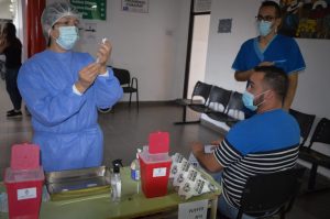 El personal de primera línea del Hospital Distrital Pico Truncado recibió la primera dosis de la vacuna Sputnik V