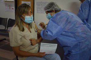 El personal de primera línea del Hospital Distrital Pico Truncado recibió la primera dosis de la vacuna Sputnik V