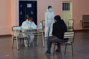 Recomiendan realizar hisopado COVID ante el primer síntoma