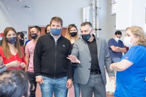 Autoridades provinciales visitaron el Centro de Vacunación que funcionará en el Gimnasio 17 de Octubre de Río Gallegos