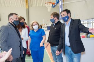 Autoridades provinciales visitaron el Centro de Vacunación que funcionará en el Gimnasio 17 de Octubre de Río Gallegos