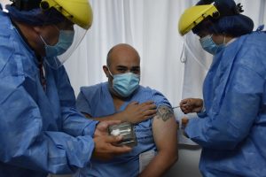 Hospital Regional Río Gallegos: Profesionales de salud recibieron la segunda dosis de la vacuna