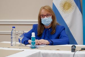 Alicia encabezó el acto de firma de contrato para la ampliación del interconectado oeste