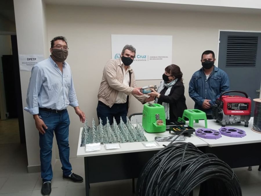 El Gobierno avanza en la instalación de fibra óptica para brindar conectividad y el acceso a contenidos digitales