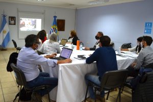 Aúnan criterios de trabajo para implementar nuevo programa de capacitación y formación en Santa Cruz