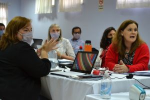 Aúnan criterios de trabajo para implementar nuevo programa de capacitación y formación en Santa Cruz