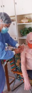 Comenzó la aplicación a adultxs mayores de 90 años en Caleta Olivia