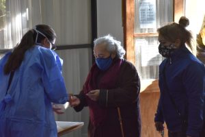 Comenzó la vacunación a mayores de 80 años en Río Gallegos y Caleta Olivia