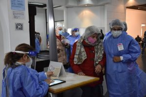 Comenzó la vacunación a mayores de 80 años en Río Gallegos y Caleta Olivia