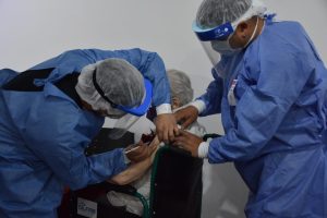 Comenzó la vacunación a mayores de 80 años en Río Gallegos y Caleta Olivia