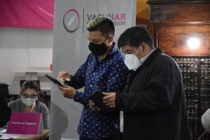 García y Weinzettel estuvieron presentes en el inicio del “Vacunar para Prevenir” en Río Gallegos