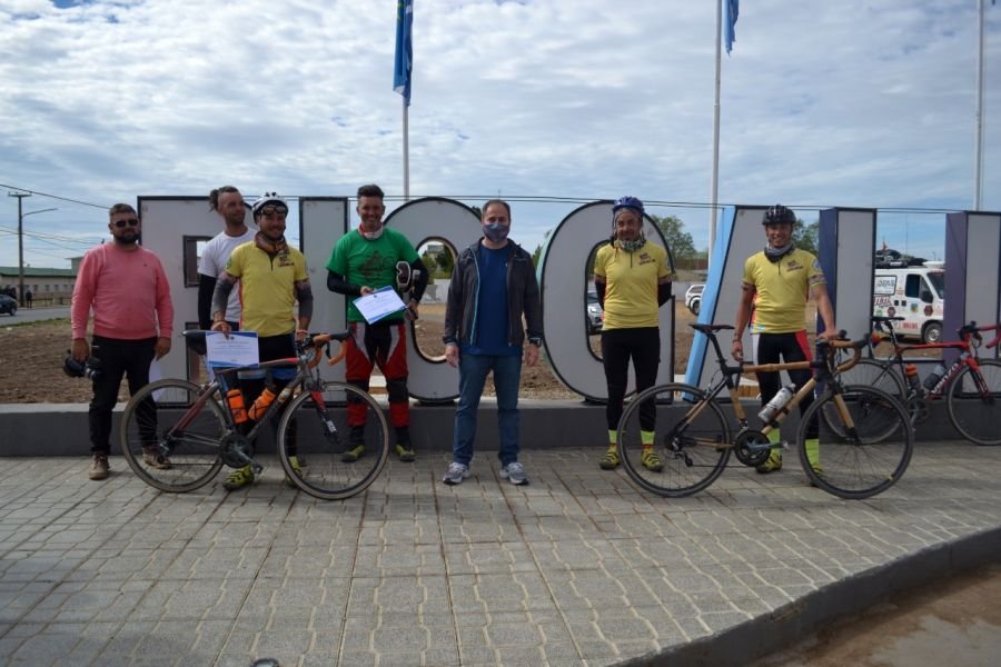 El Secretario de Deportes recibió a ciclistas que buscan unir la Argentina por la Ruta Nacional 40