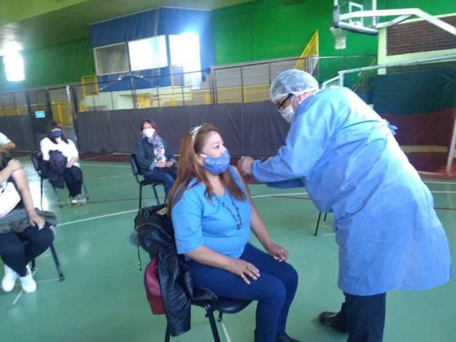 Comenzó la vacunación a docentes de la Cuenca Carbonífera