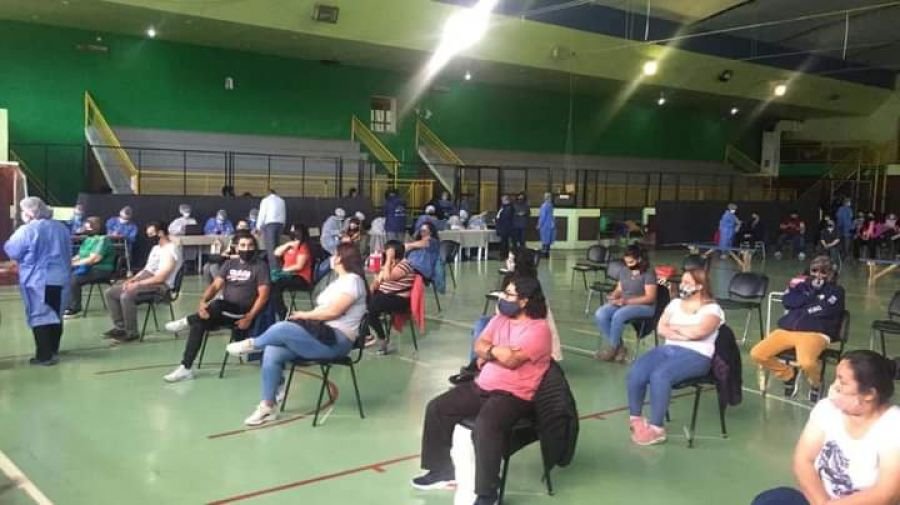 Destacaron la primera etapa de vacunación a docentes y auxiliares