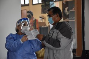 Se desarrolla la primera jornada de vacunación para mayores de 75 años en el Complejo Cultural de Rio Gallegos