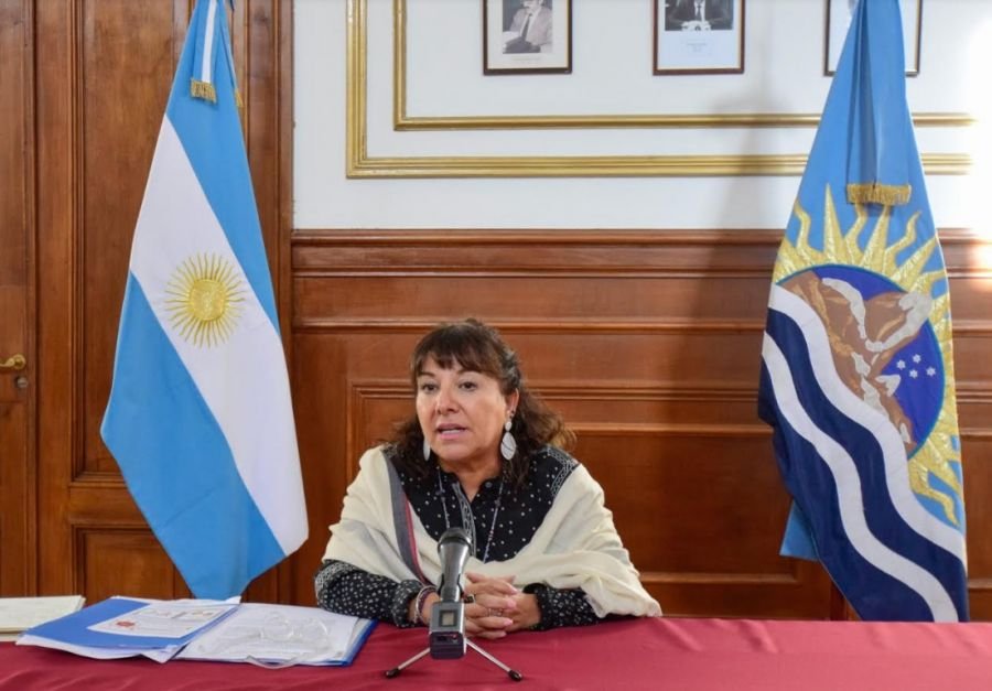Velázquez: “La premisa para las escuelas, los colegios y jardines es no perder el contacto pedagógico”