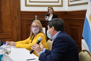 "La prioridad es universalizar los espacios de primera infancia y de cuidado"