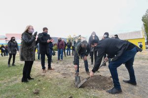 Alicia plantó arboles por la Memoria, Verdad y Justicia