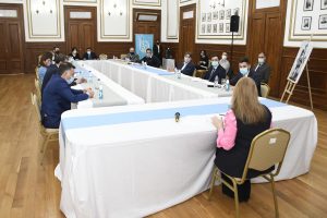 Analizaron el avance de la construcción de las represas en Santa Cruz